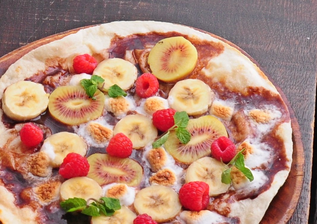 Banana and Kiwi Dolce Pizza